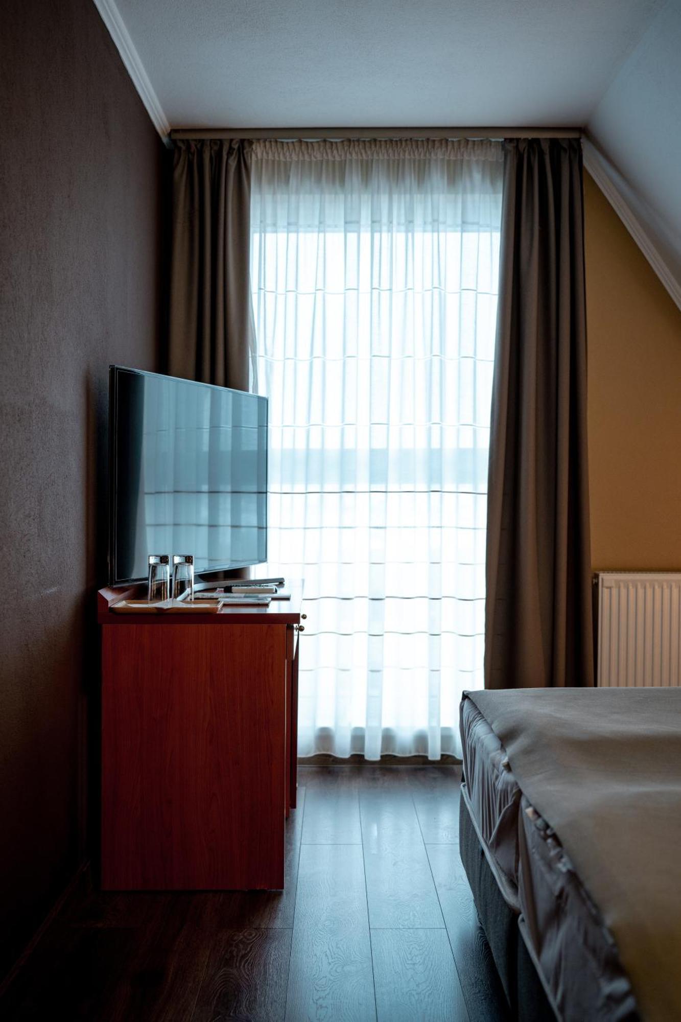 Areo Hotel & Restaurant Bradesti Экстерьер фото