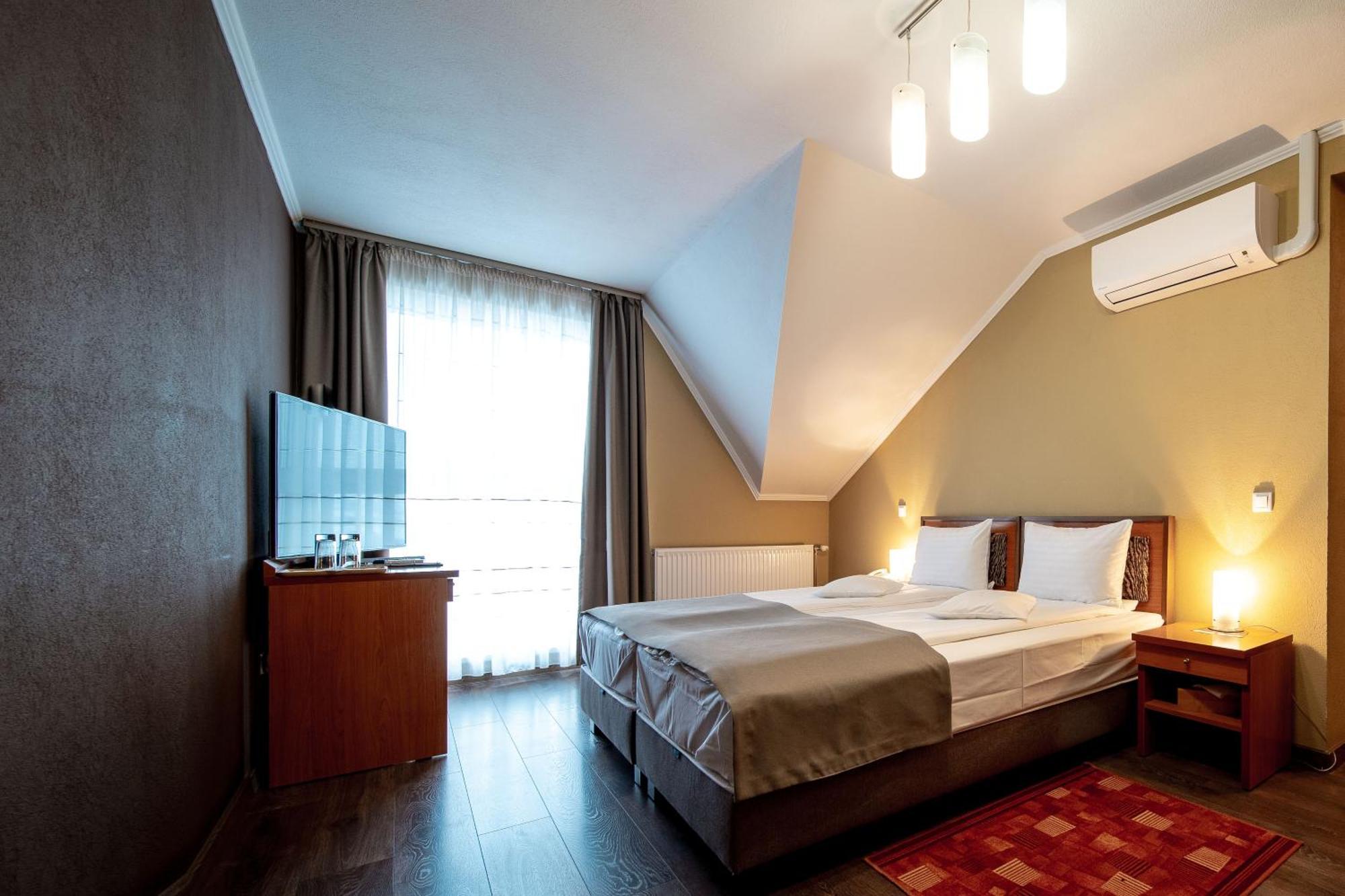 Areo Hotel & Restaurant Bradesti Экстерьер фото