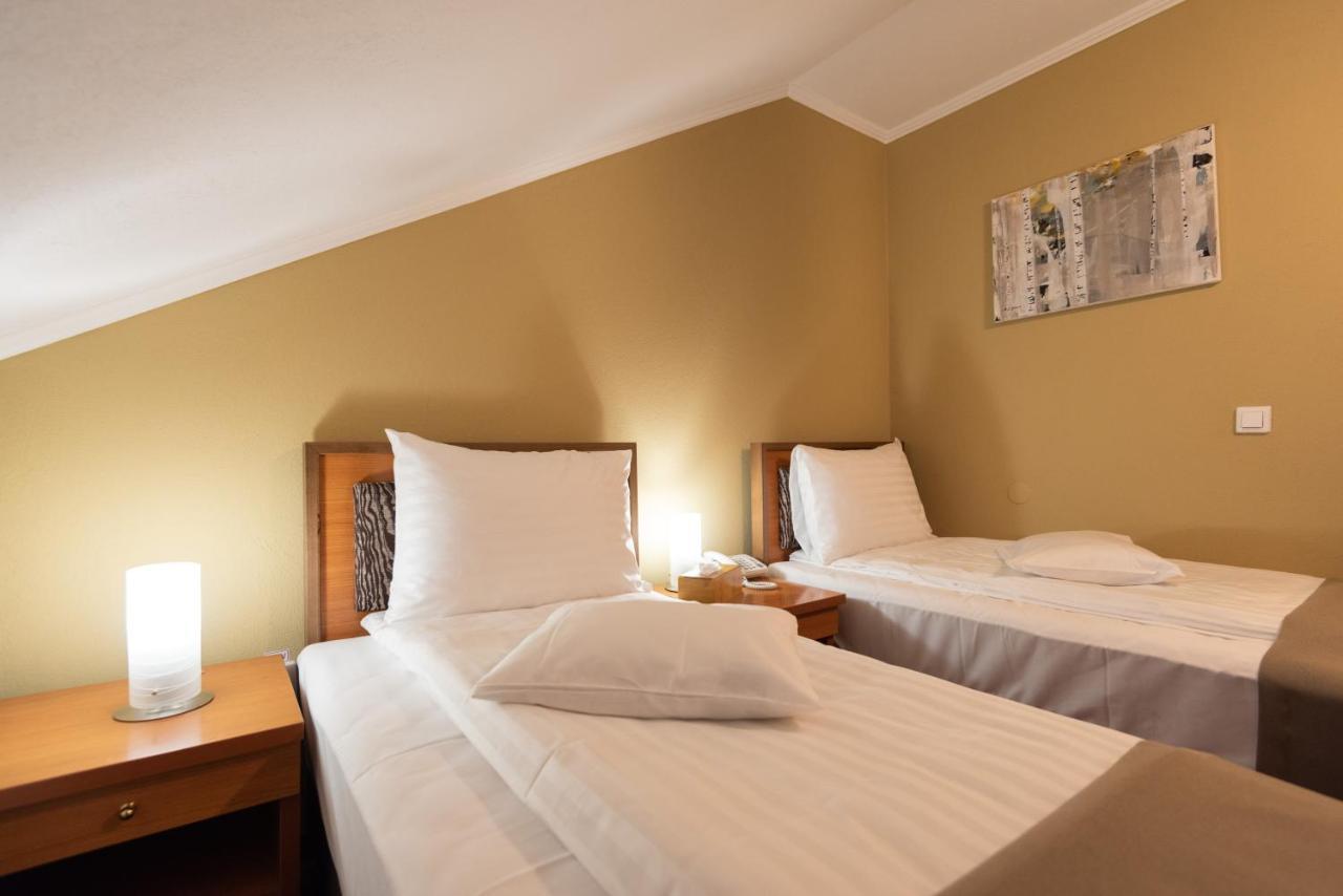 Areo Hotel & Restaurant Bradesti Экстерьер фото